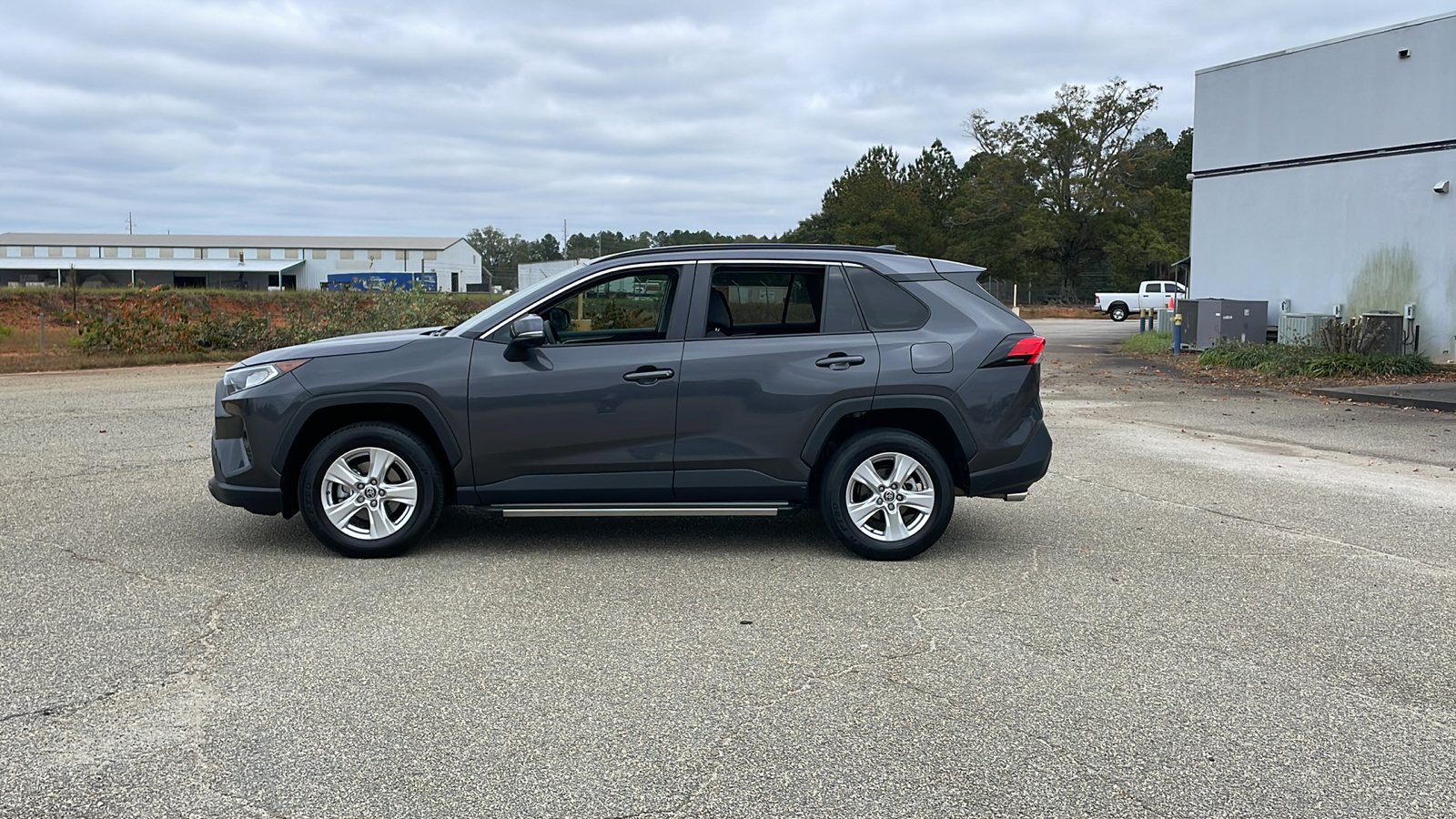 2021 Toyota RAV4 XLE 2