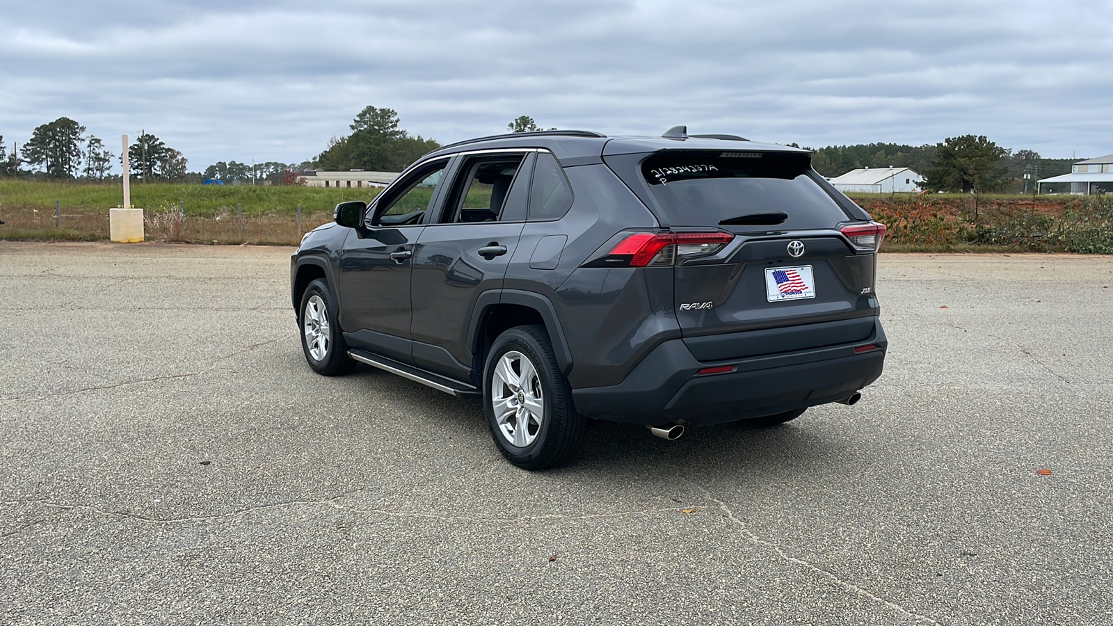 2021 Toyota RAV4 XLE 3