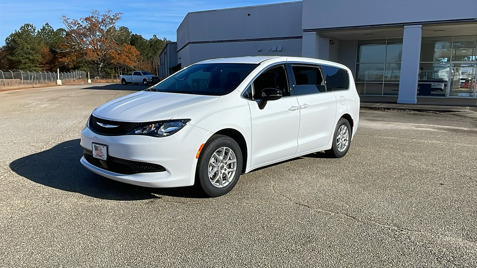 2025 Chrysler Voyager LX 1