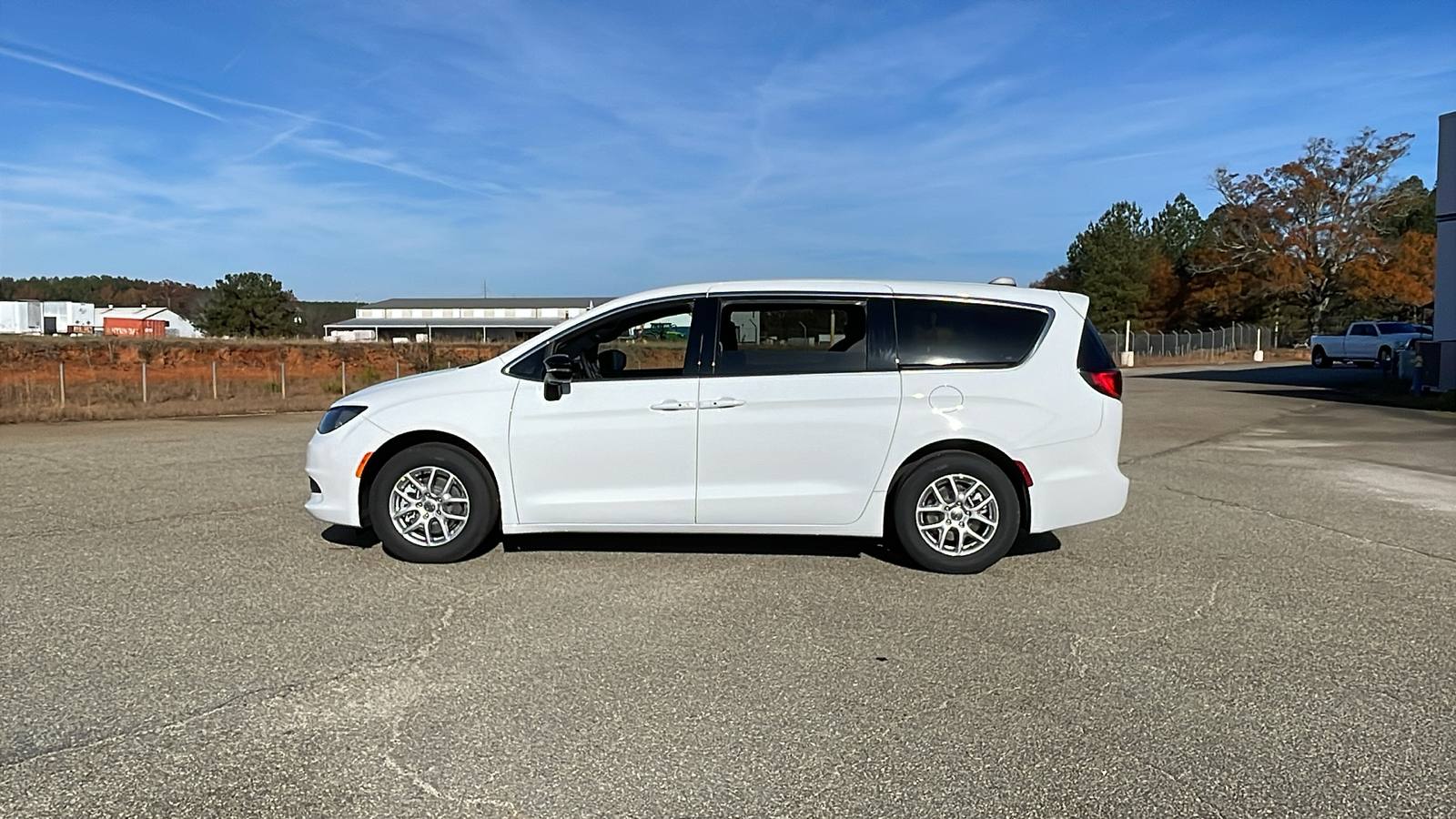 2025 Chrysler Voyager LX 2