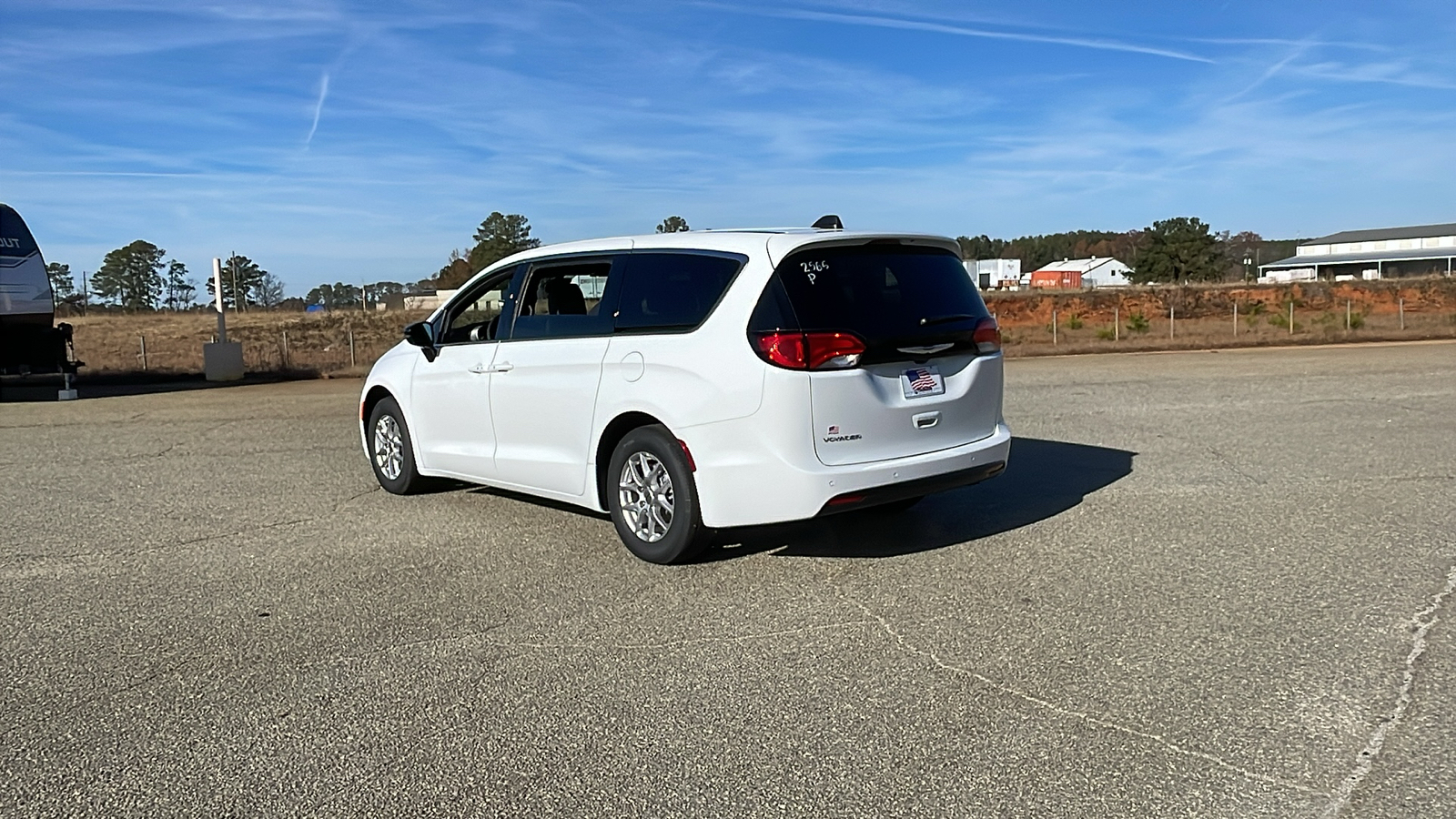 2025 Chrysler Voyager LX 3