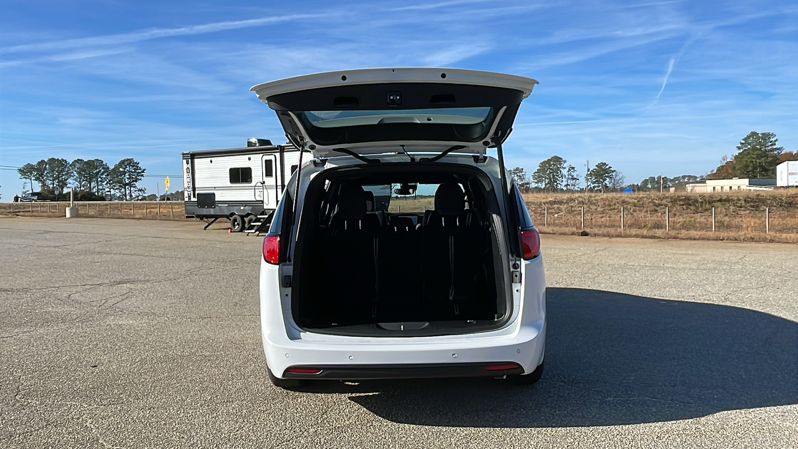 2025 Chrysler Voyager LX 5