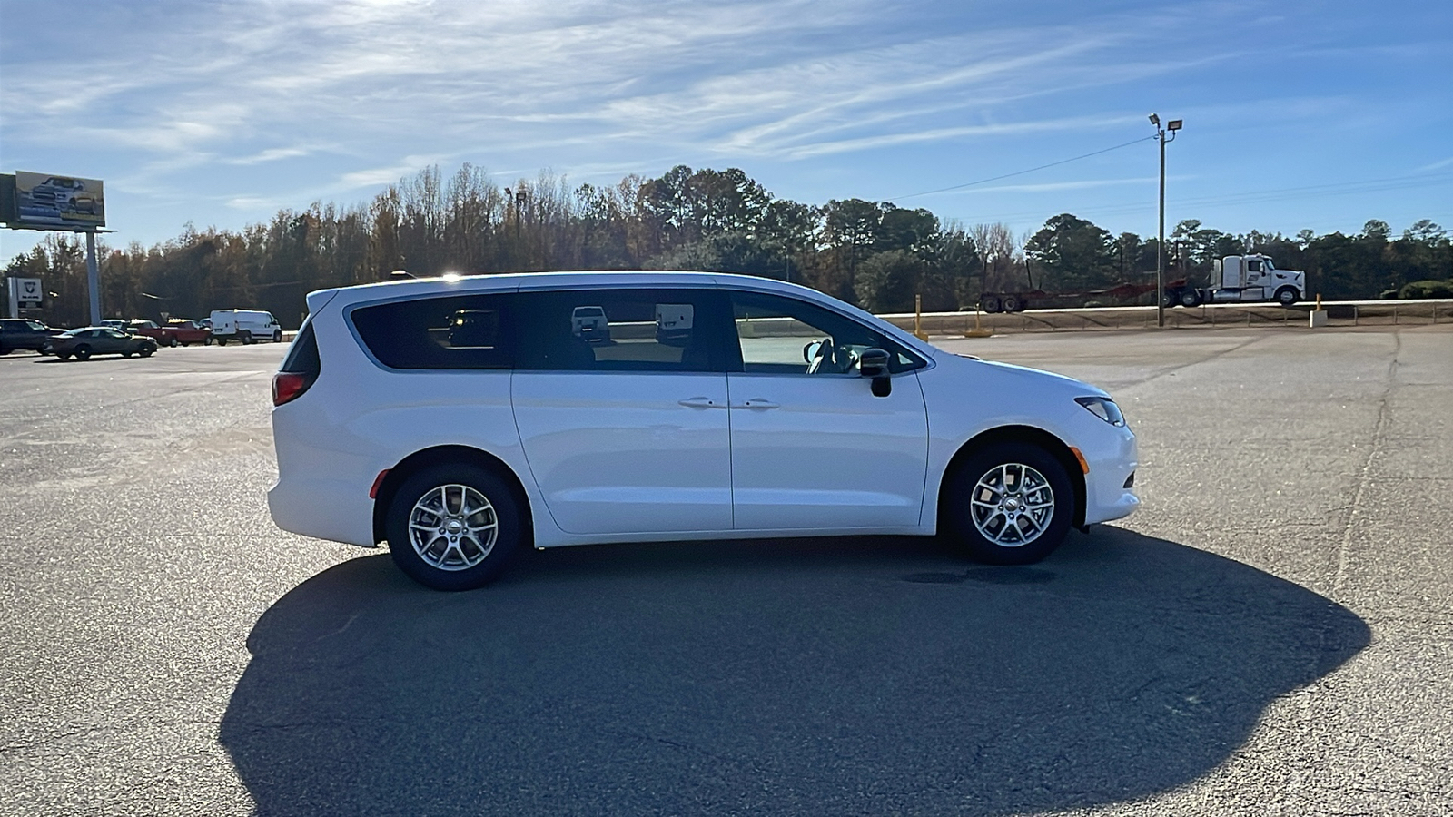 2025 Chrysler Voyager LX 7