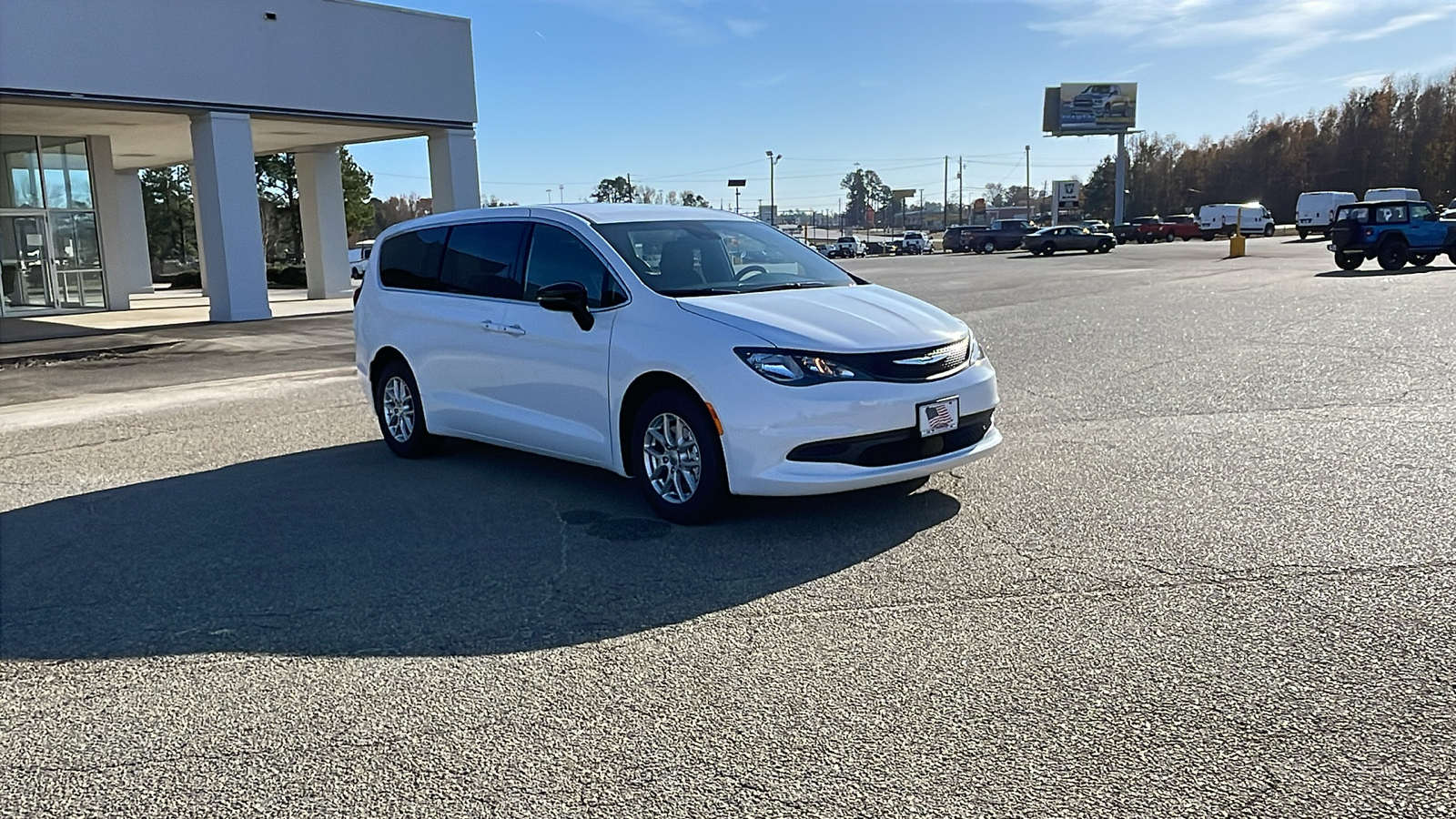 2025 Chrysler Voyager LX 8