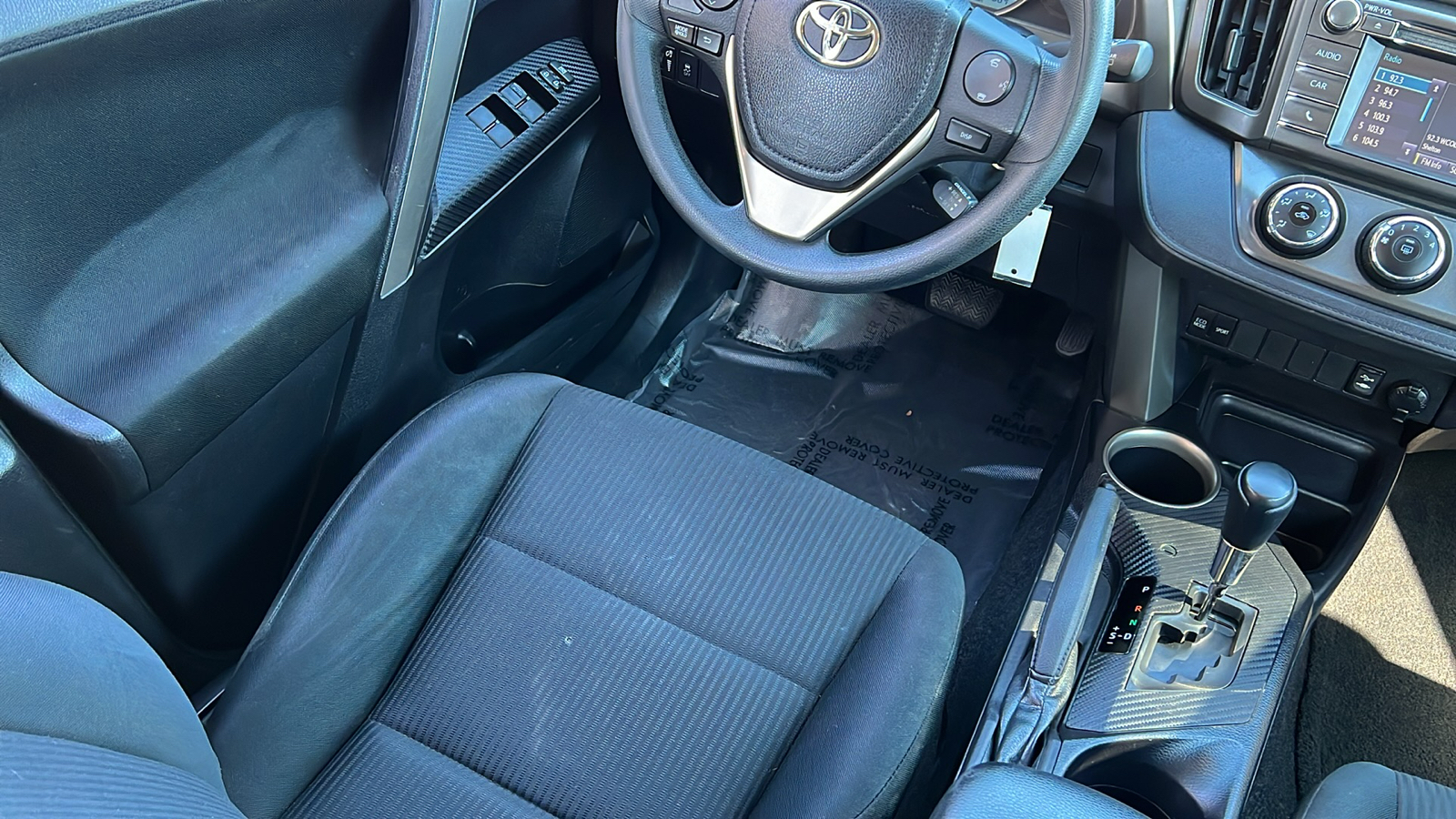 2014 Toyota RAV4 LE 27