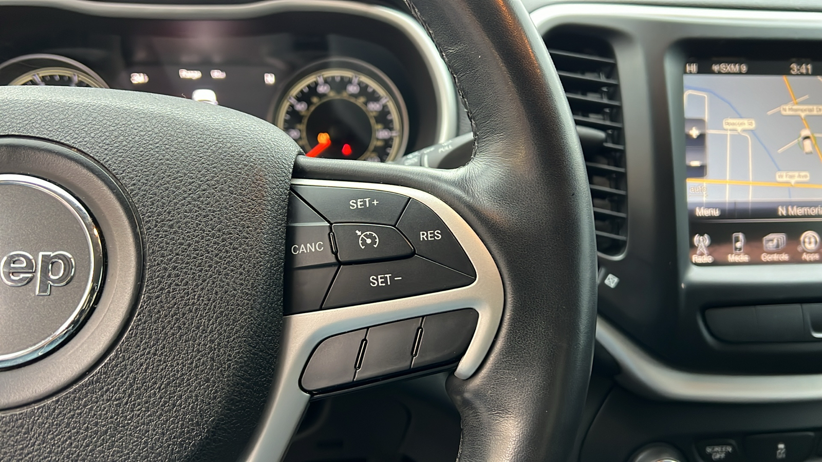 2015 Jeep Cherokee Trailhawk 17