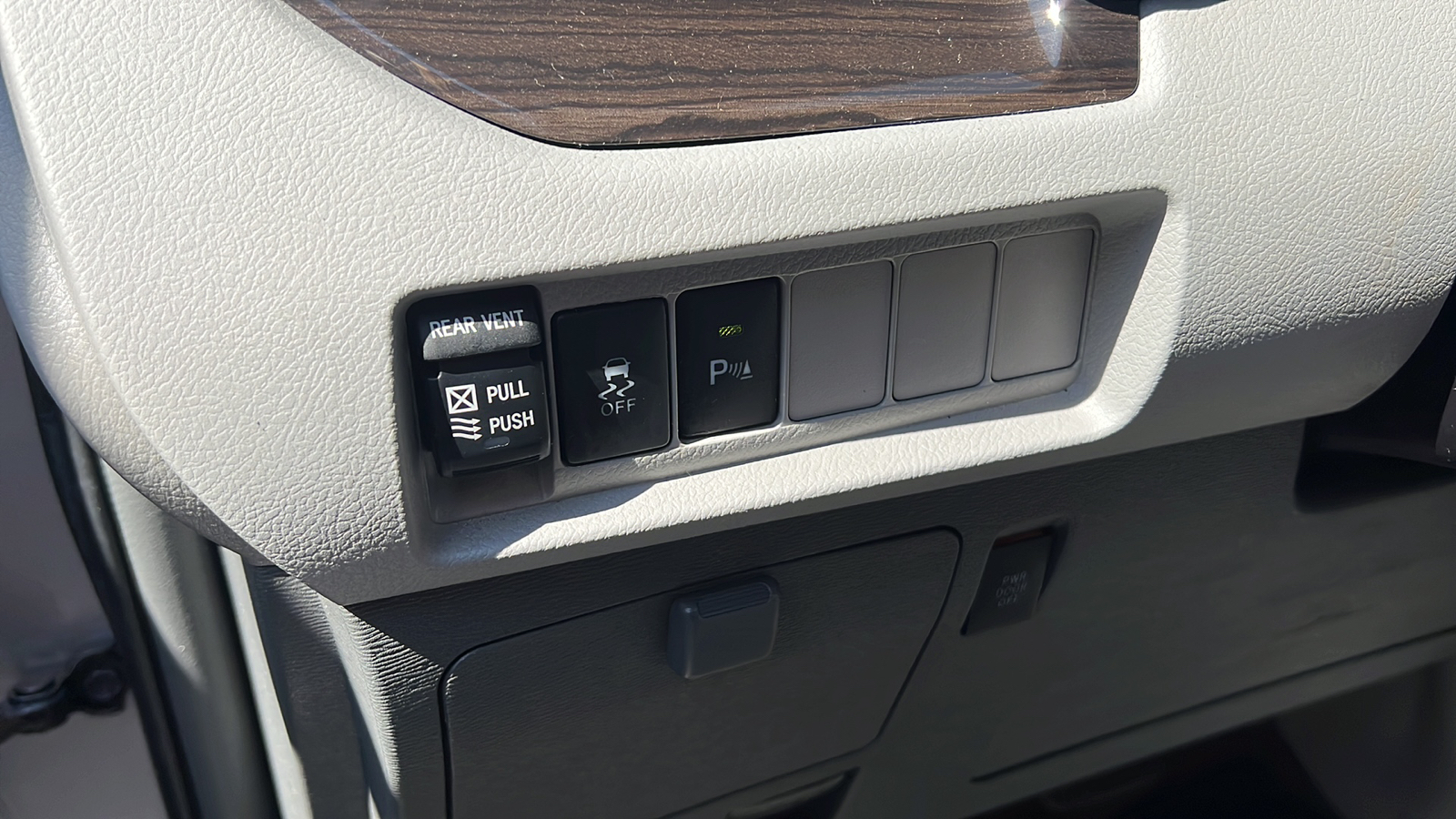 2018 Toyota Sienna XLE Auto Access Seat 14