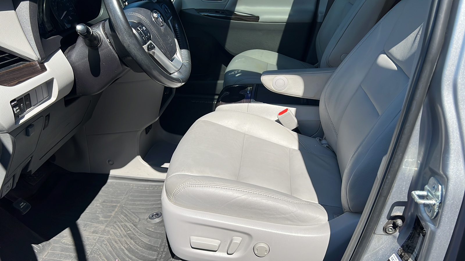 2018 Toyota Sienna XLE Auto Access Seat 24