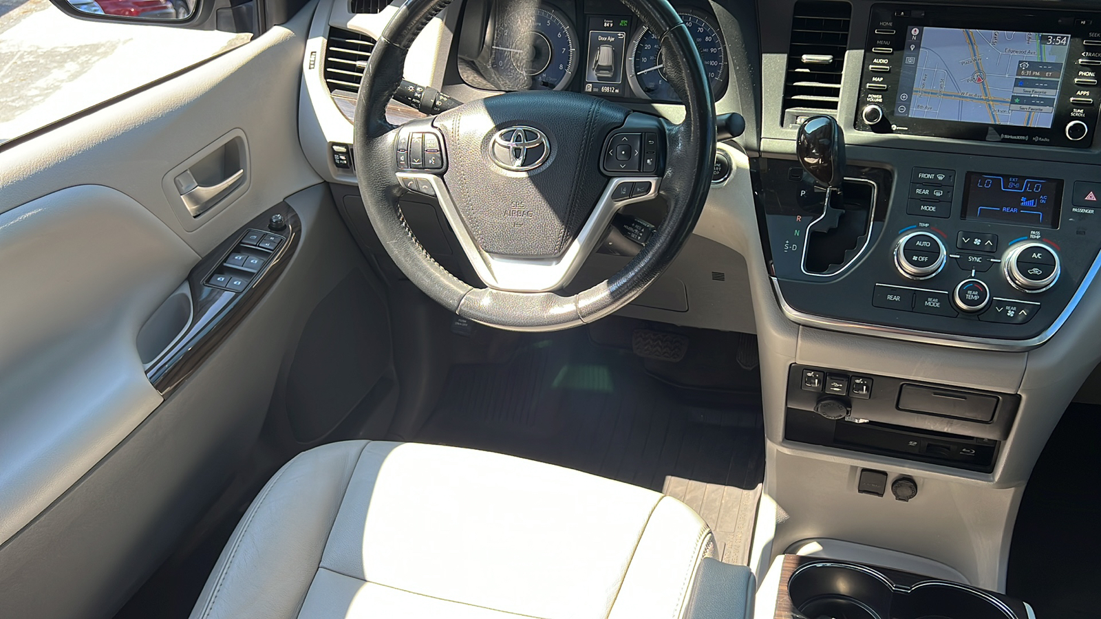 2018 Toyota Sienna XLE Auto Access Seat 30