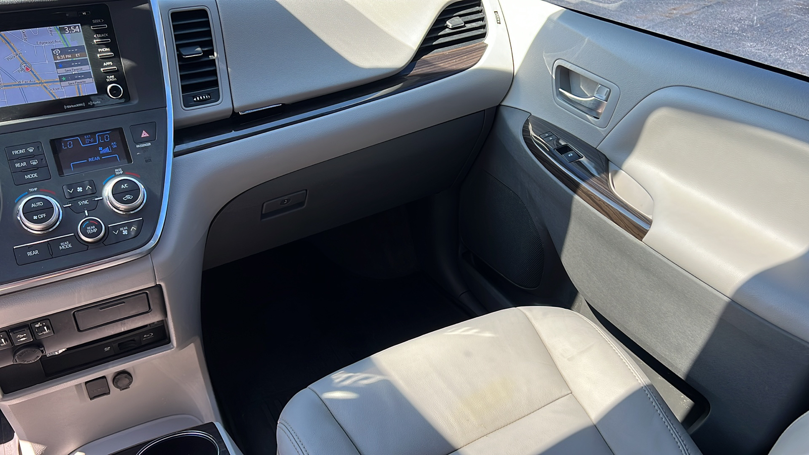 2018 Toyota Sienna XLE Auto Access Seat 31