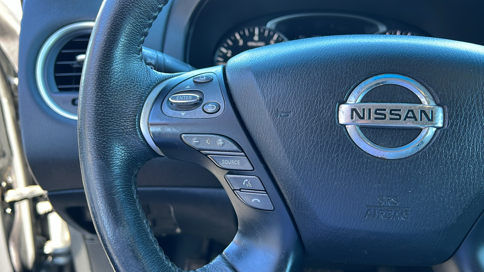 2015 Nissan Pathfinder SV 4x4 4dr SUV 18