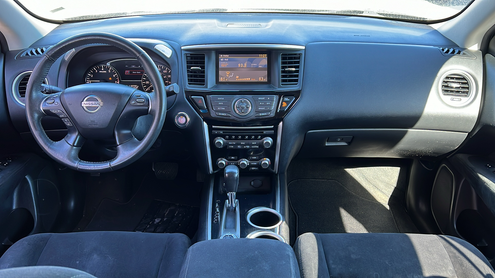 2015 Nissan Pathfinder SV 4x4 4dr SUV 29