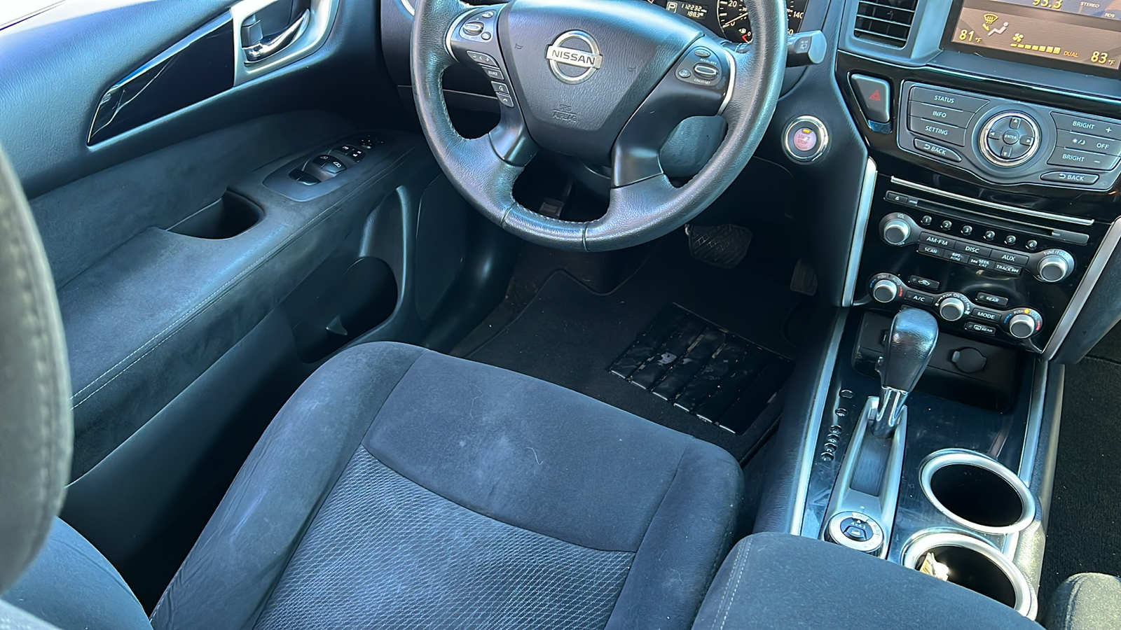 2015 Nissan Pathfinder SV 4x4 4dr SUV 31