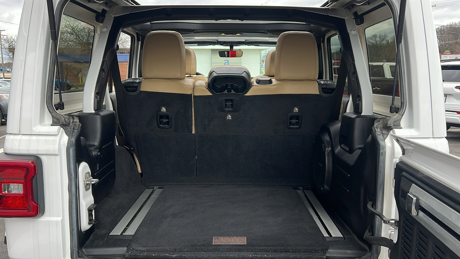 2019 Jeep Wrangler Unlimited Sahara 4x4 4dr SUV 8