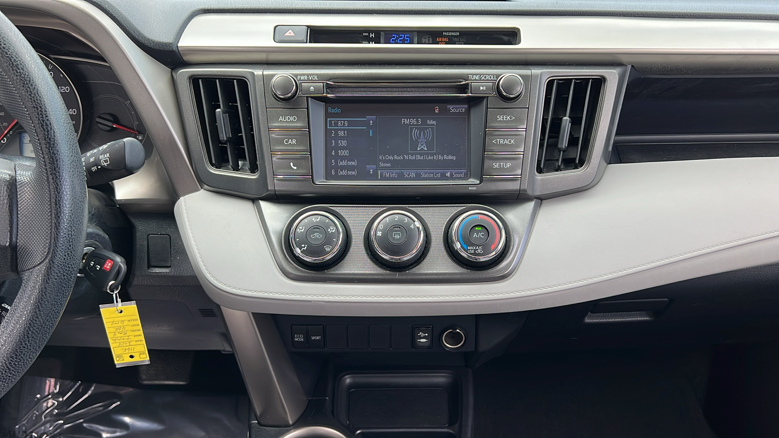 2014 Toyota RAV4 LE 4dr SUV 27