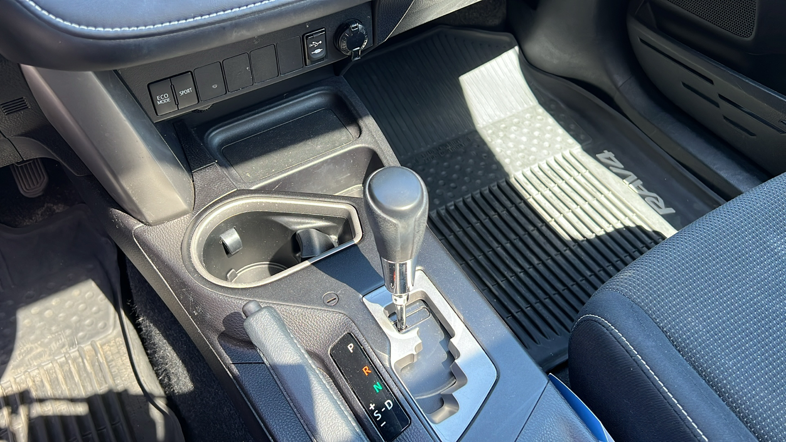 2017 Toyota RAV4 XLE AWD 4dr SUV 23