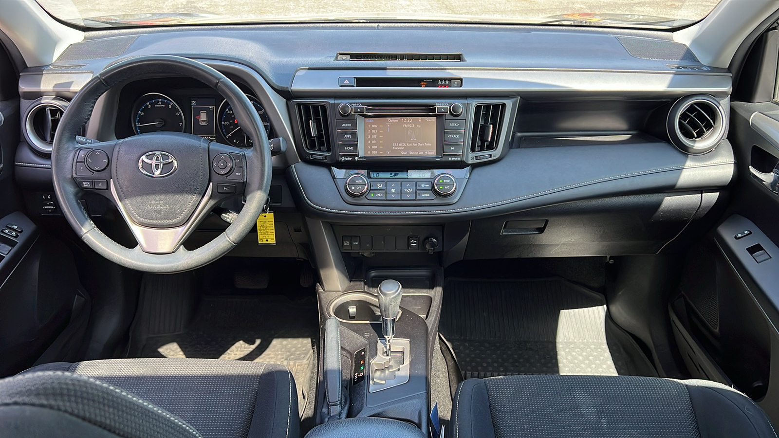 2017 Toyota RAV4 XLE AWD 4dr SUV 27