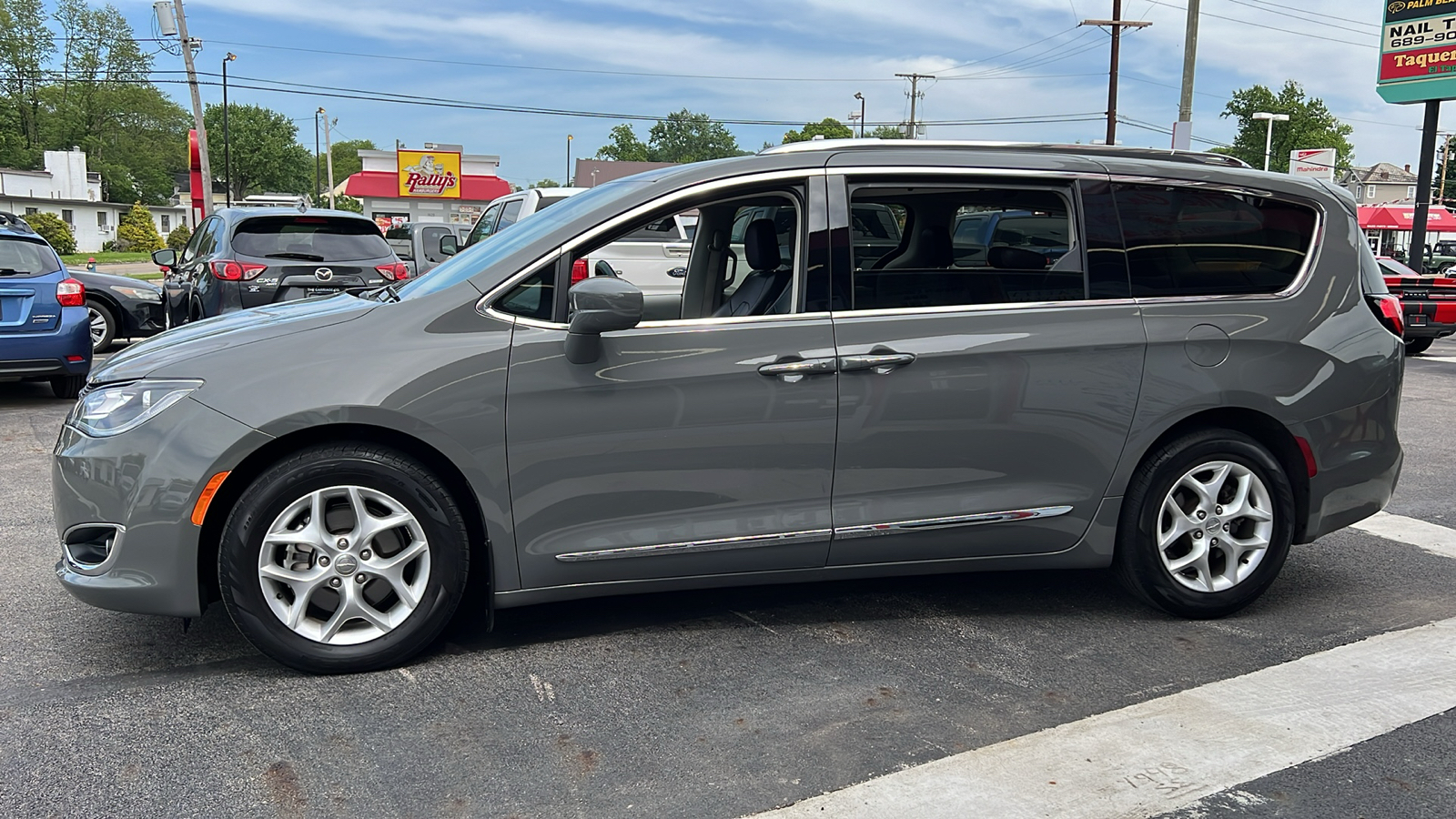 2020 Chrysler Pacifica Touring L 4dr Mini Van 5