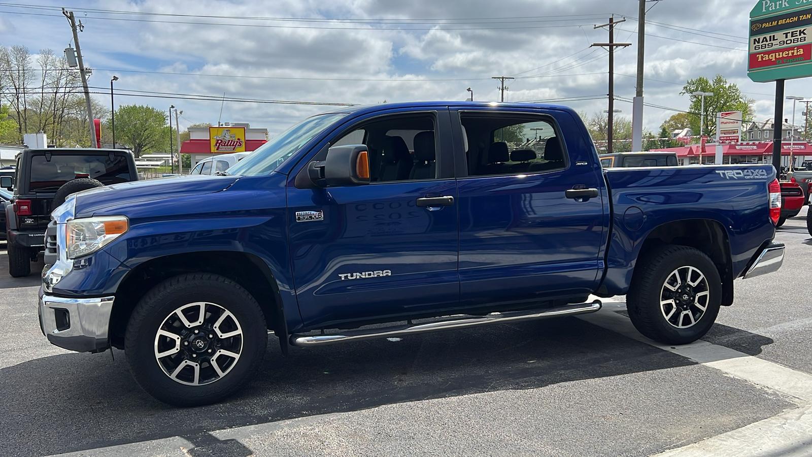 2014 Toyota Tundra SR5 4x4 4dr CrewMax Cab Pickup SB (5.7L V8 FFV) 5