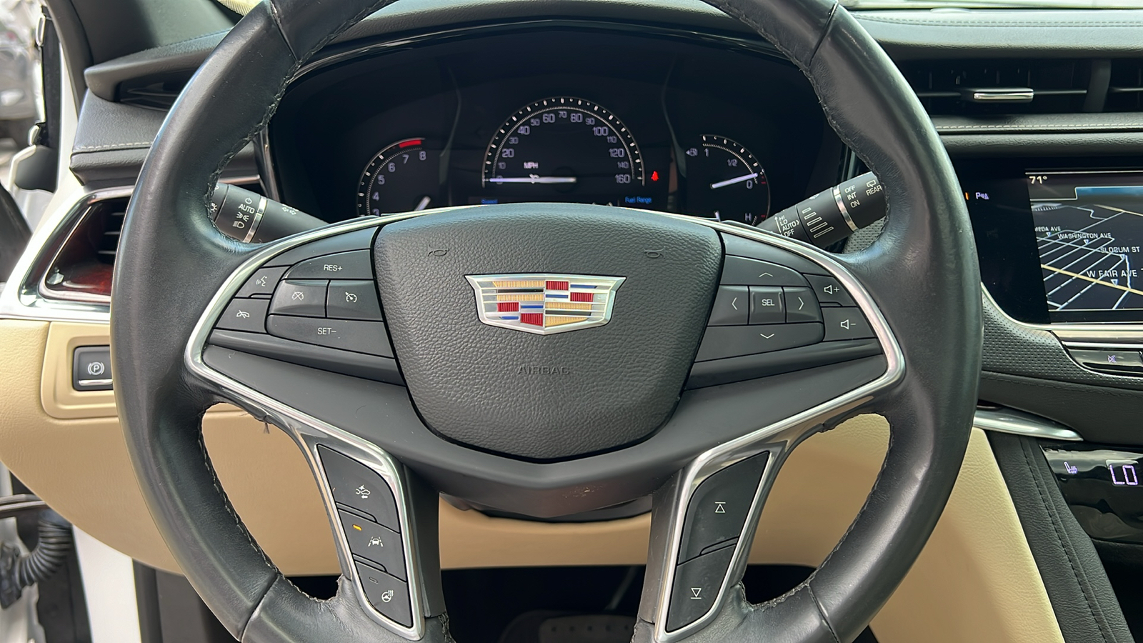 2017 Cadillac XT5 Luxury 4x4 4dr SUV 16