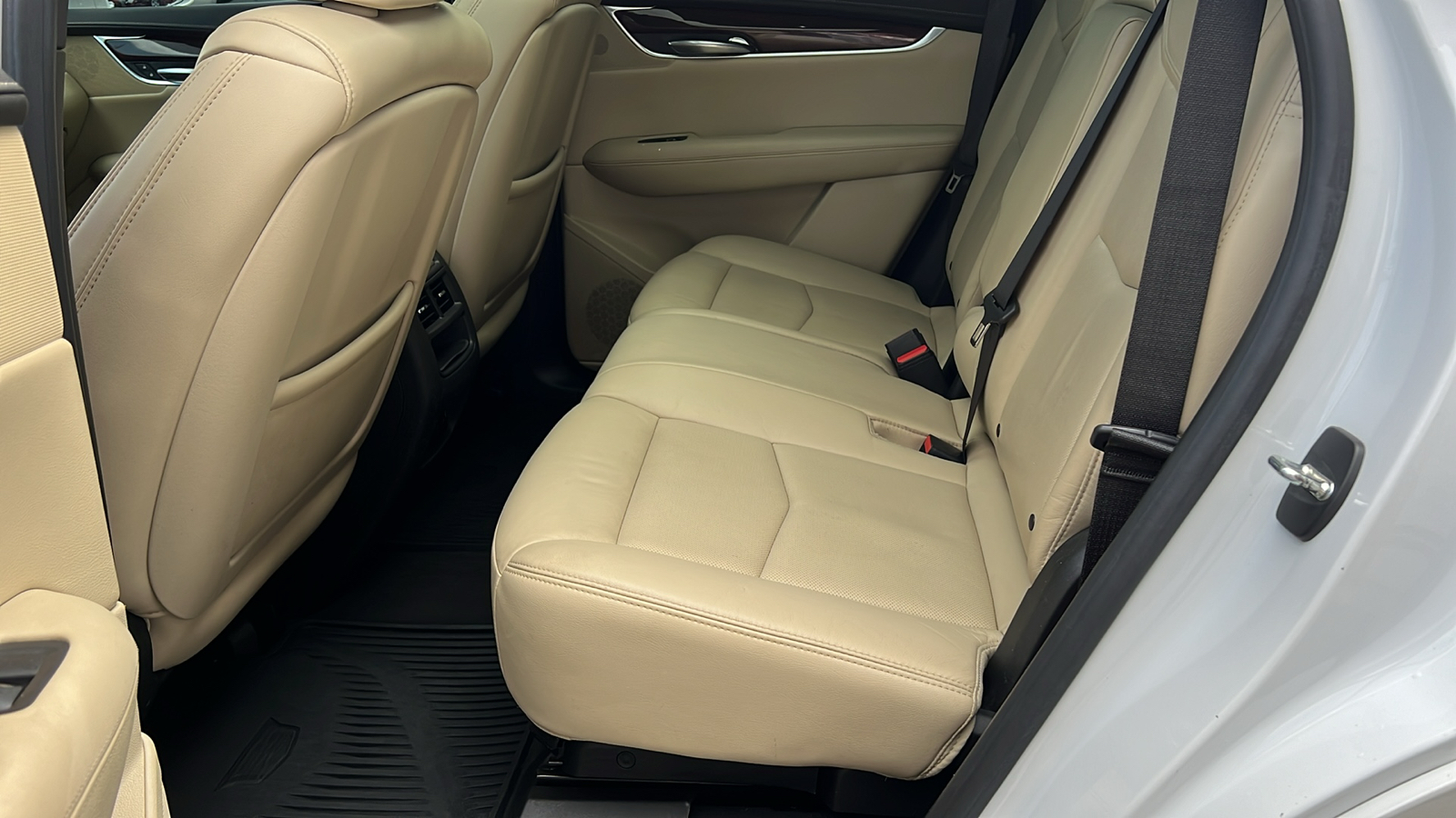 2017 Cadillac XT5 Luxury 4x4 4dr SUV 25