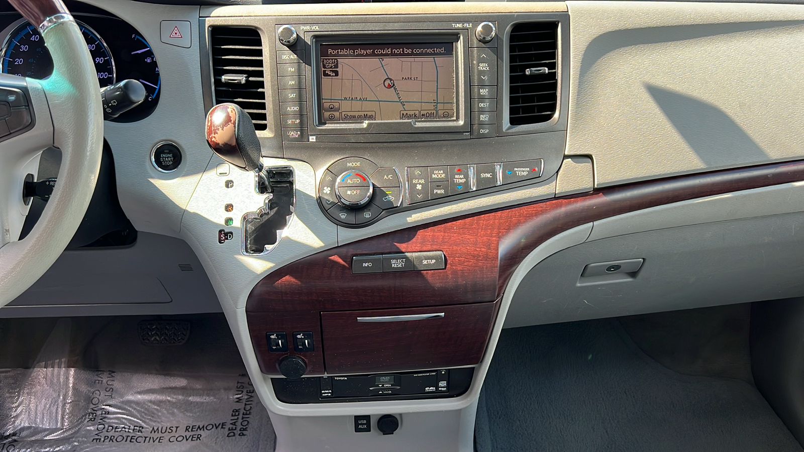 2011 Toyota Sienna XLE 8-Passenger 30