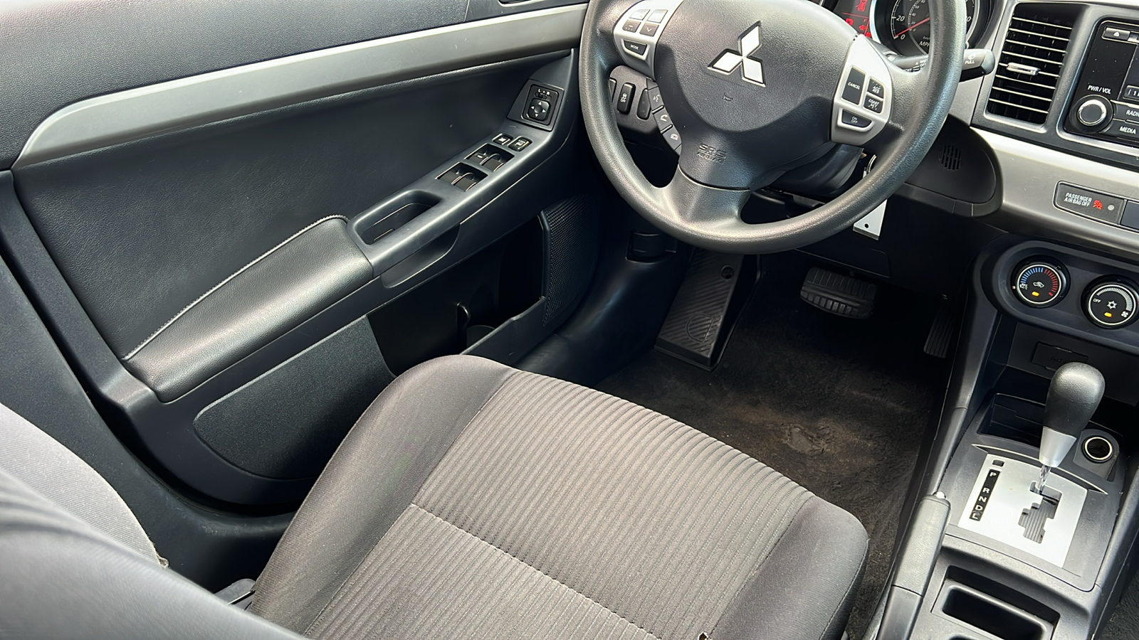 2014 Mitsubishi Lancer ES 26