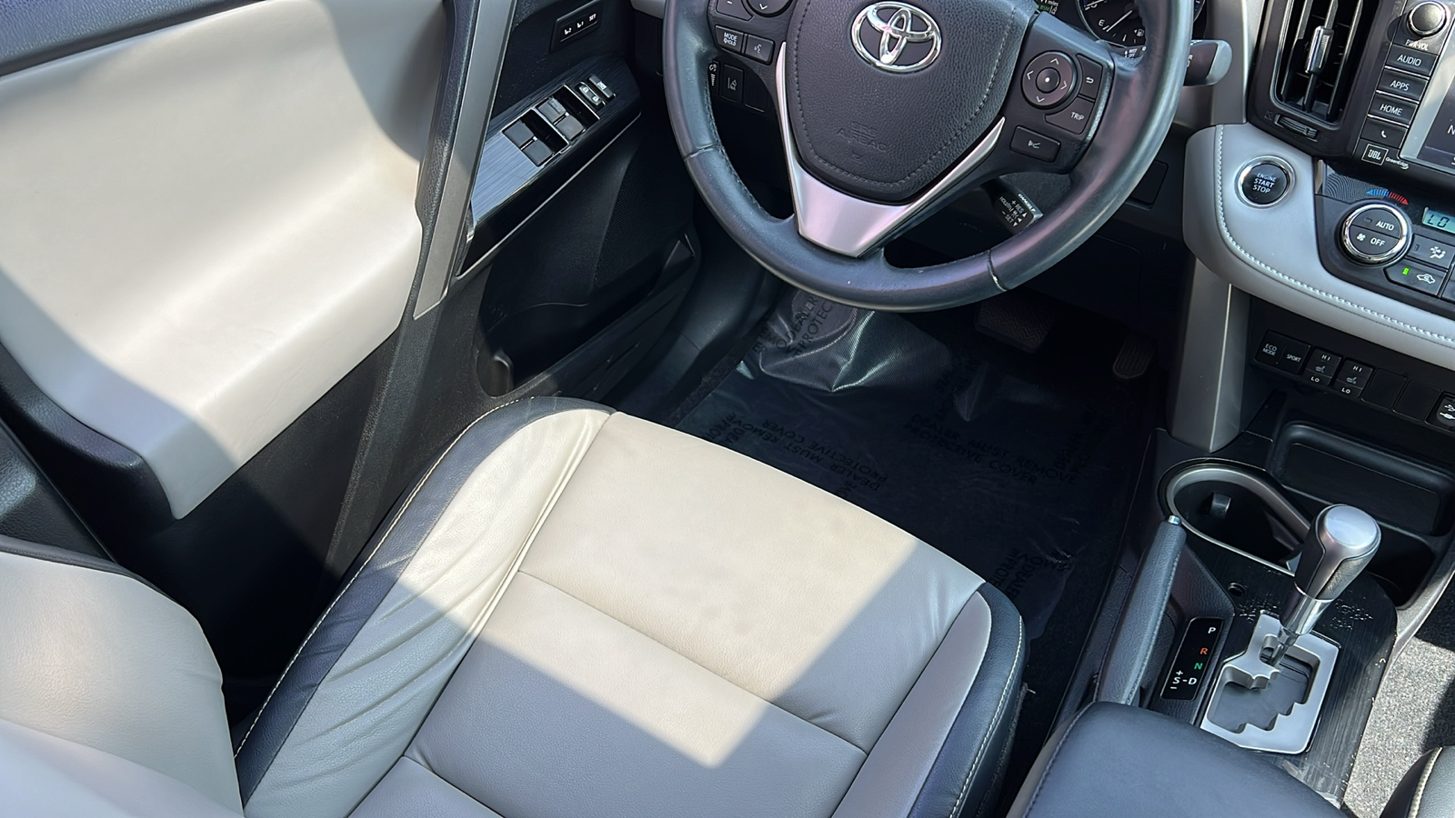 2017 Toyota RAV4 Limited 28