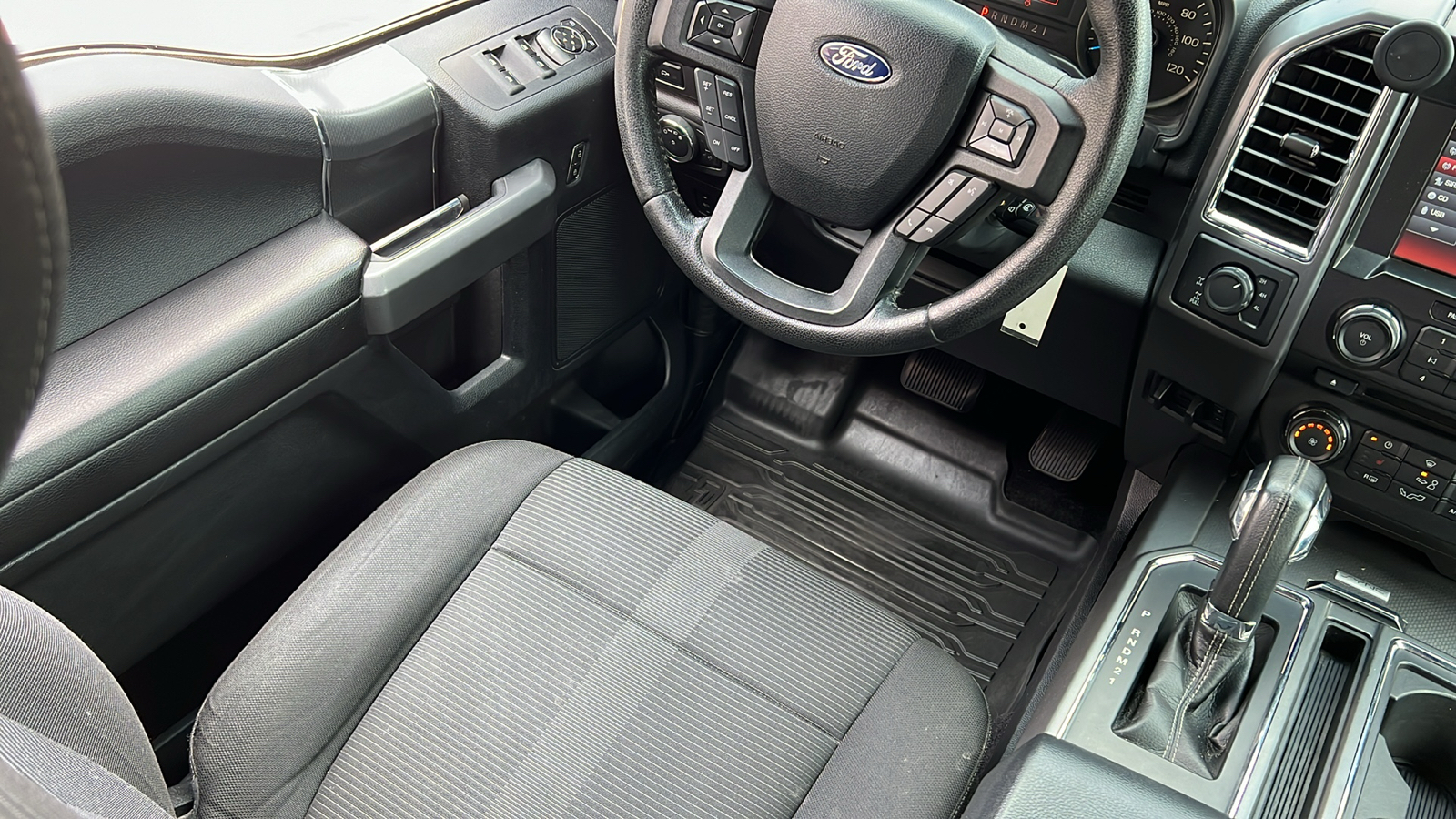 2015 Ford F-150 XL 28