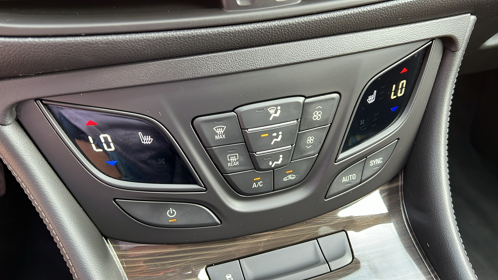 2019 Buick Envision Essence 21