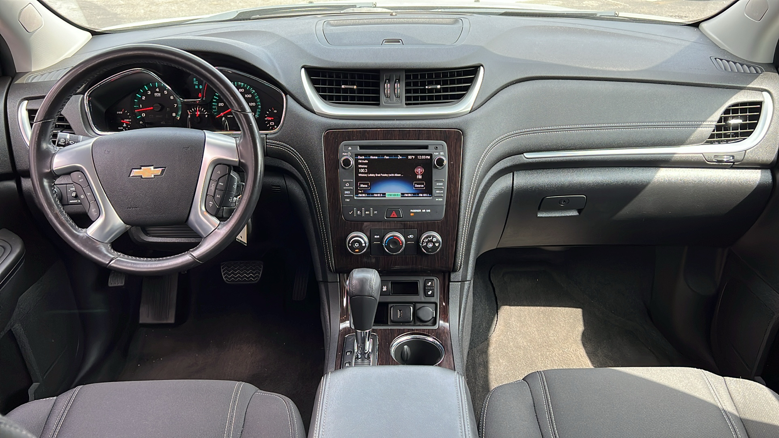 2017 Chevrolet Traverse LT 32