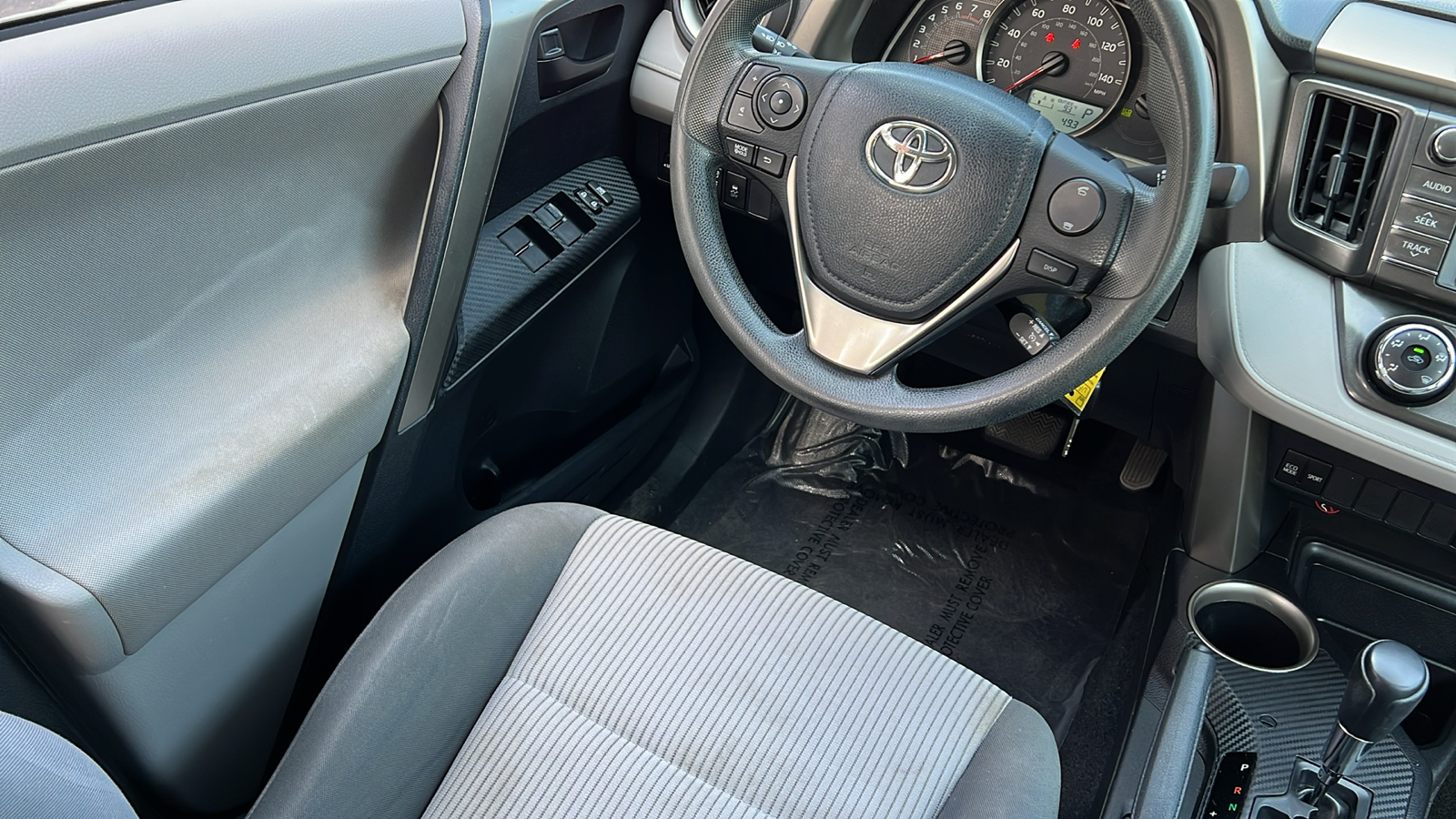 2013 Toyota RAV4 LE 27