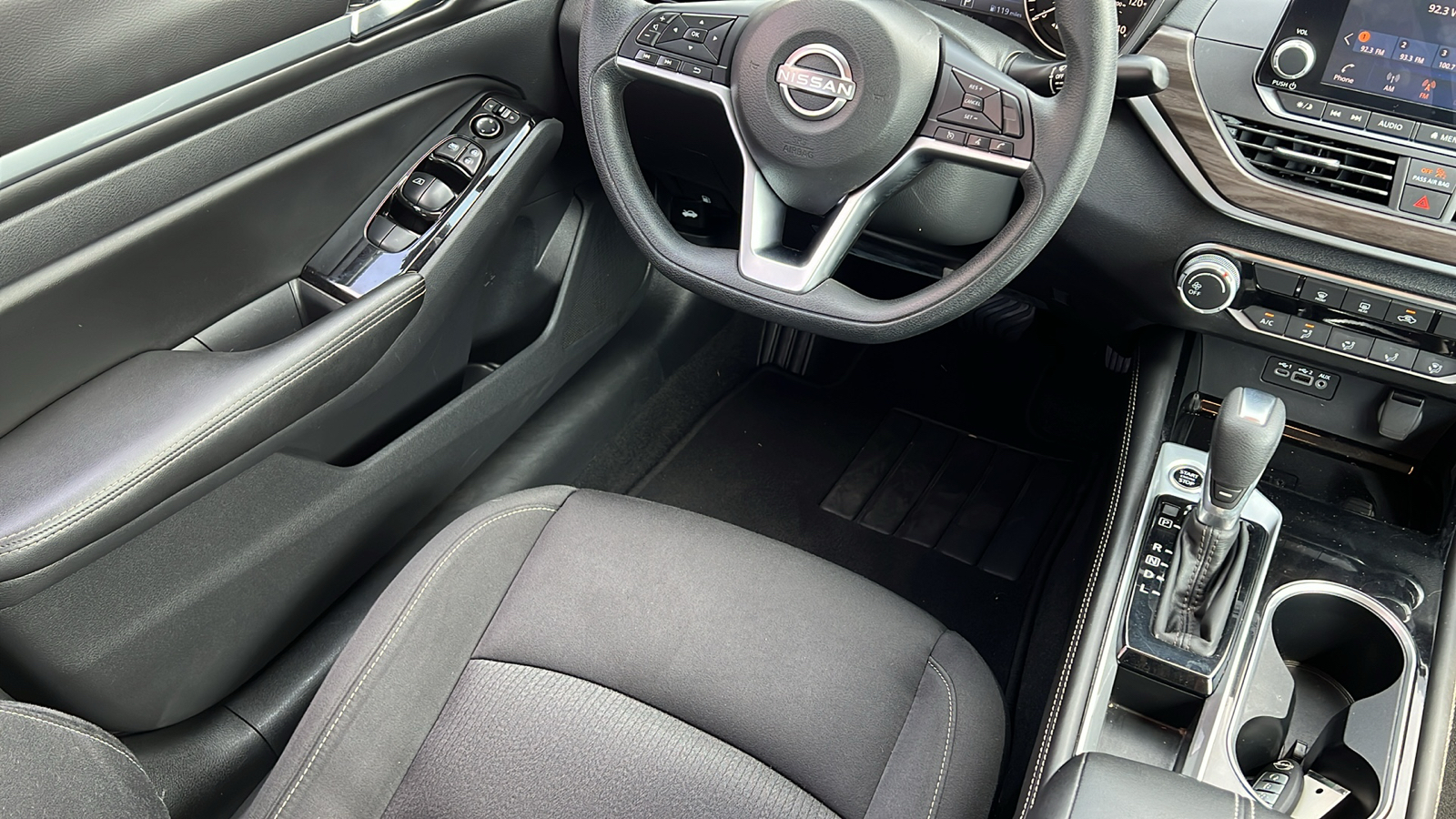 2023 Nissan Altima 2.5 SV 27