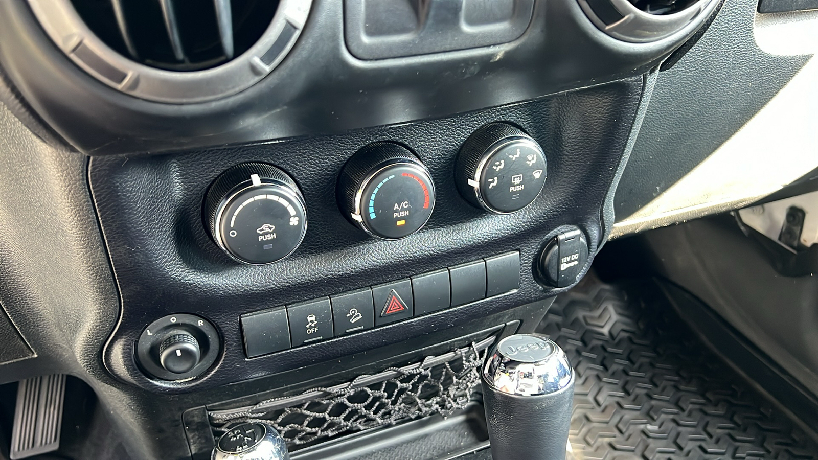 2015 Jeep Wrangler Sport 19