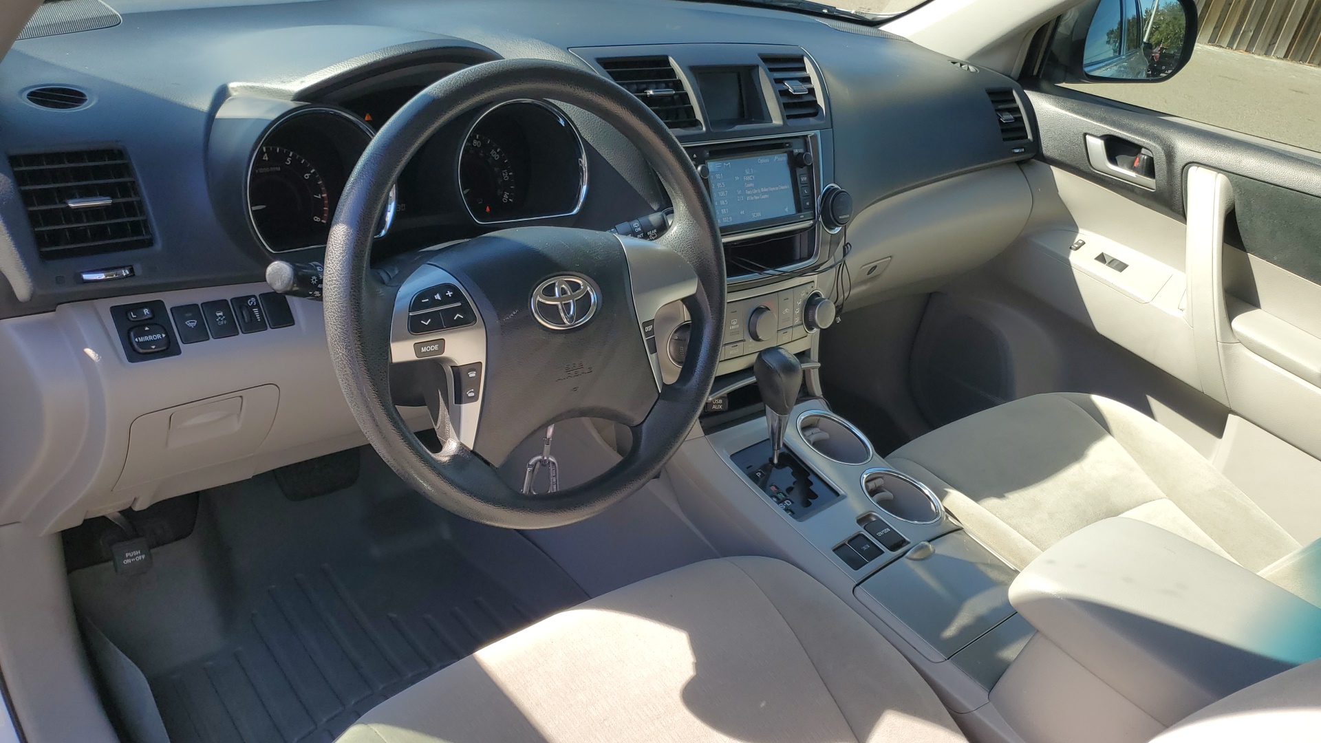 2013 Toyota Highlander Base Plus V6 17