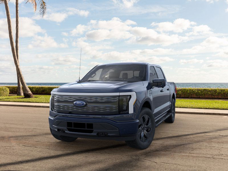 2023 Ford F-150 Lightning Lariat 2