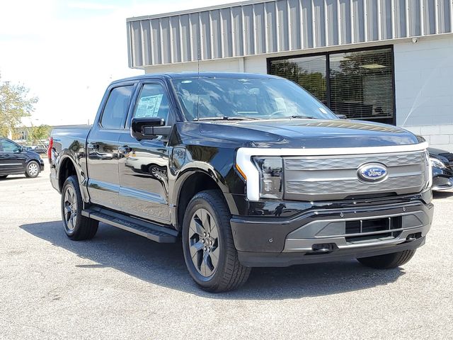 2023 Ford F-150 Lightning Lariat 3