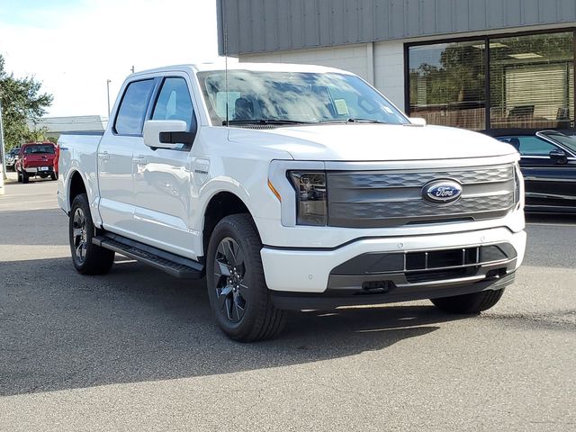 2023 Ford F-150 Lightning Lariat 3