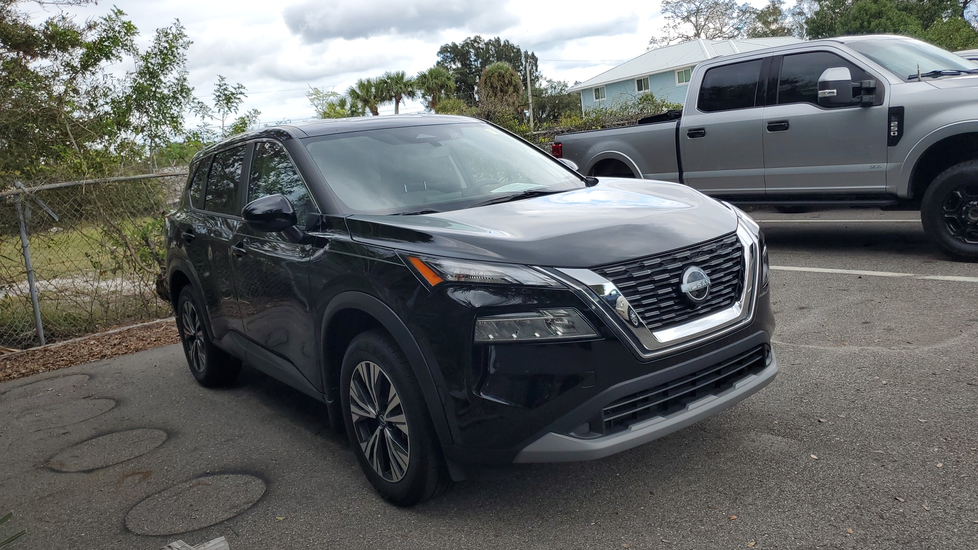 2023 Nissan Rogue SV 3