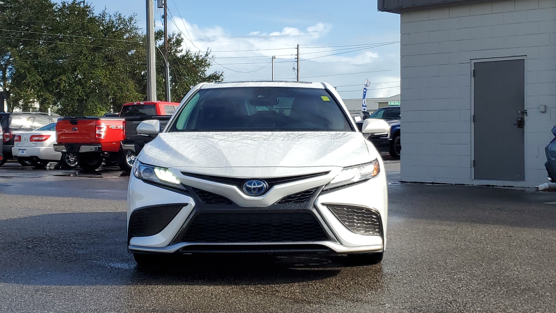 2021 Toyota Camry Hybrid XSE 2