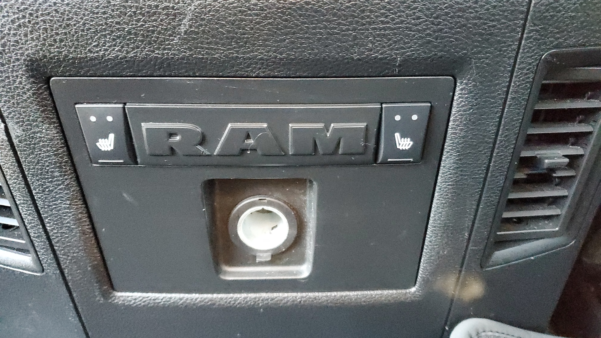 2017 Ram 1500 Laramie 11