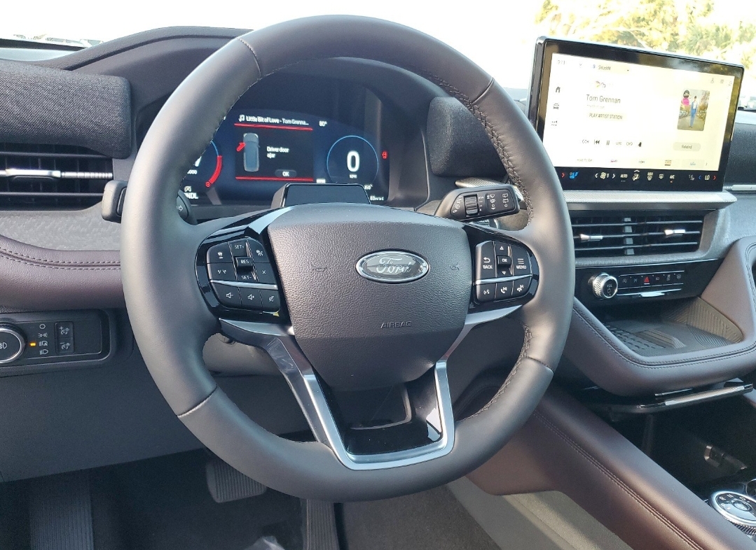 2025 Ford Explorer Platinum 21