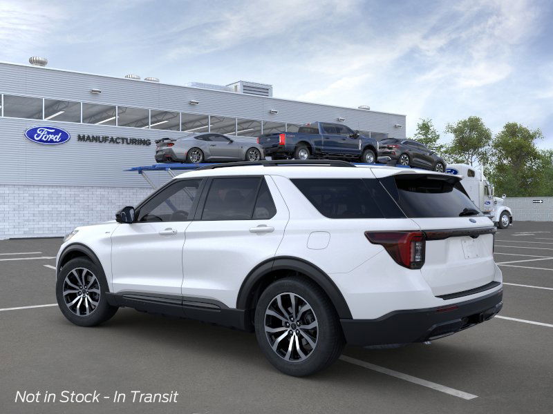 2025 Ford Explorer ST-Line 4