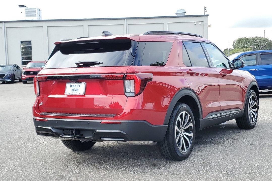 2025 Ford Explorer ST-Line 5