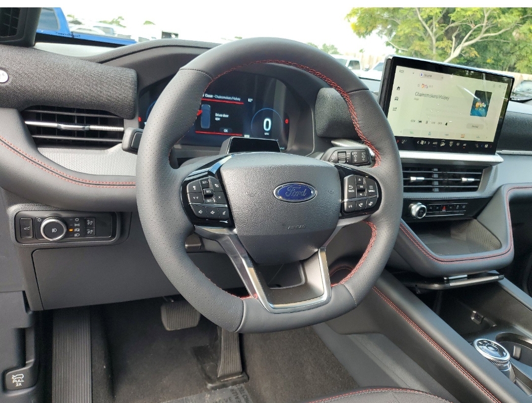 2025 Ford Explorer ST-Line 22