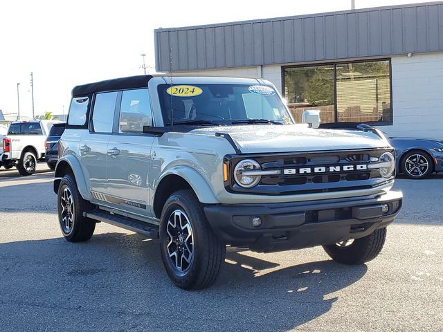 2024 Ford Bronco Outer Banks 3