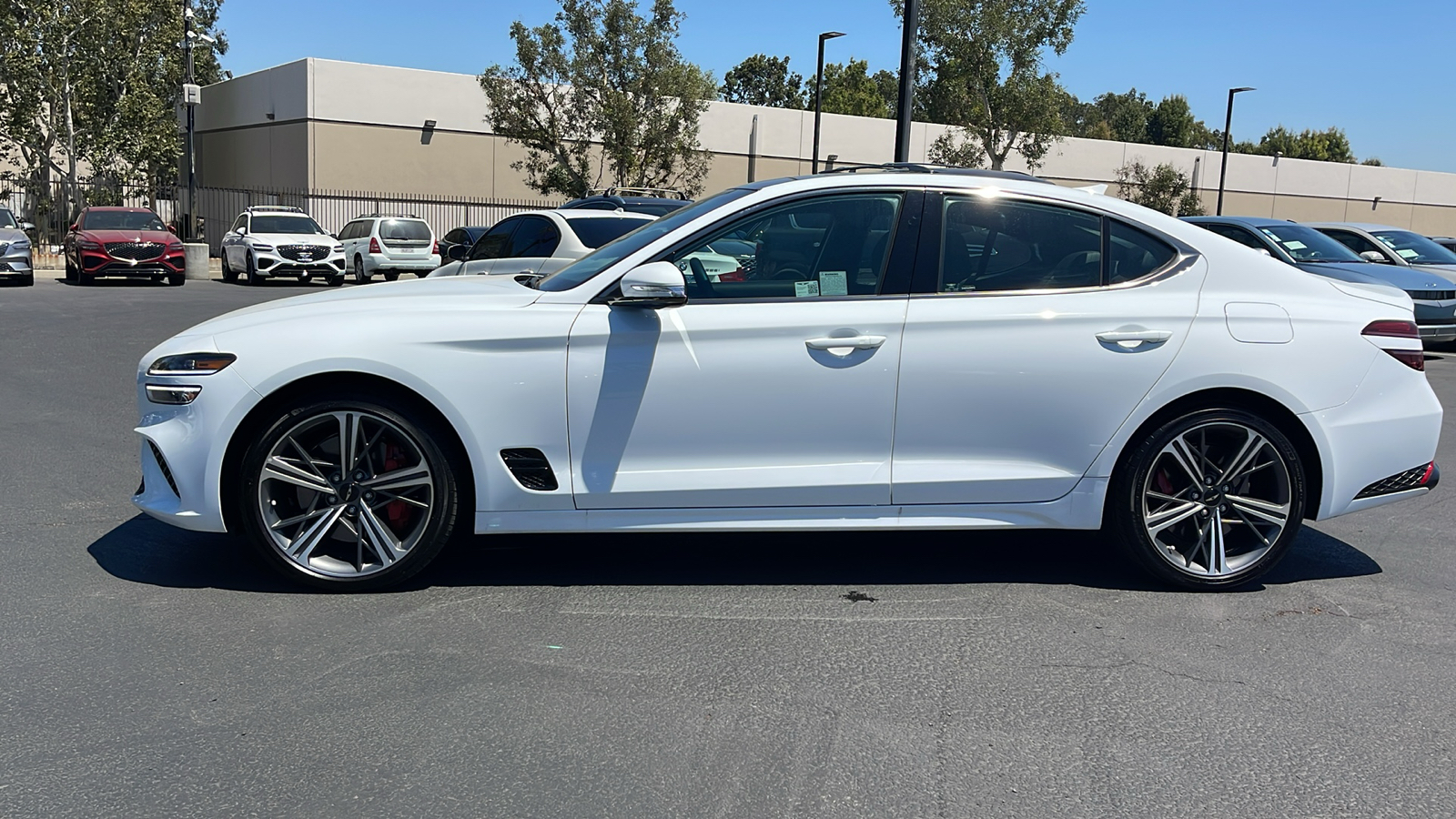 2024 Genesis G70 2.5T Standard 12