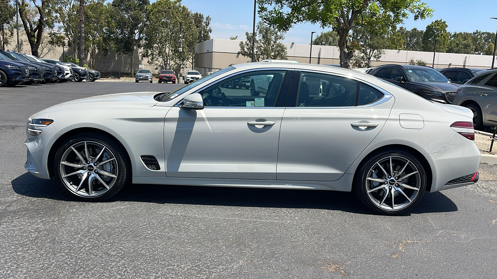 2024 Genesis G70 2.5T Standard 12