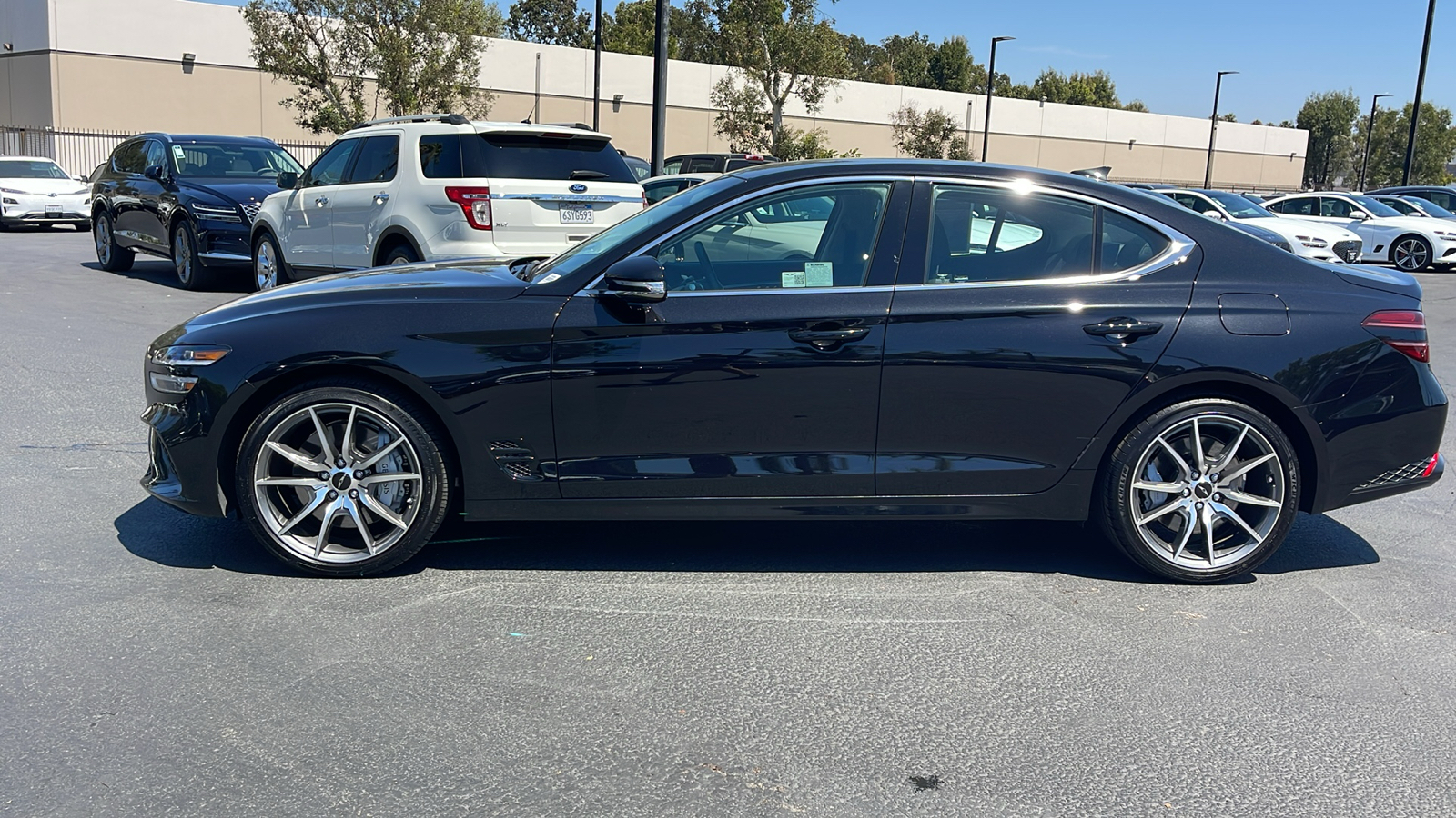 2024 Genesis G70 2.5T Standard 12