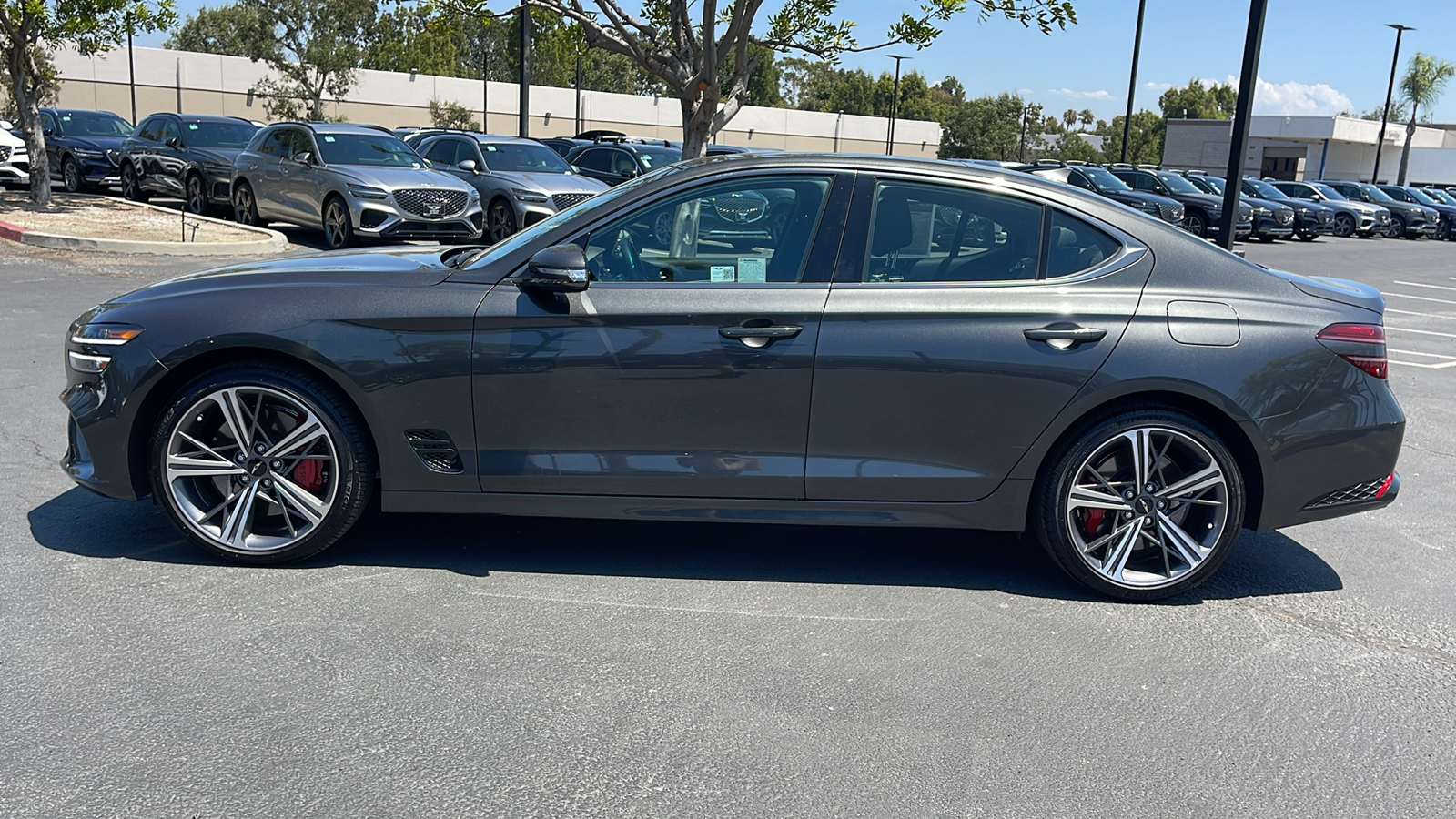 2024 Genesis G70 2.5T Standard 12